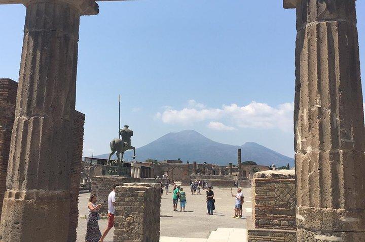 Pompeii och berget vesuvius från Neapel