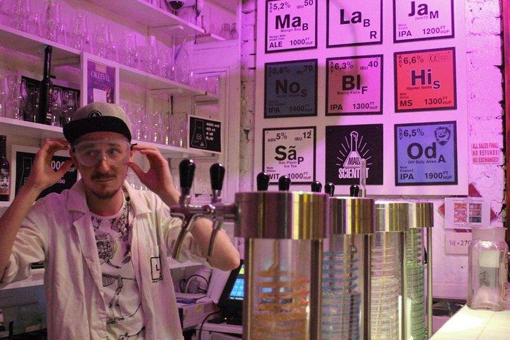 ブダペスト遺跡バー夕方ウォーキングツアー（ドリンク＆スナック付き）