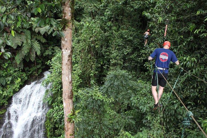 Excursion aventure multi-activités d'une demi-journée en rappel et cascade