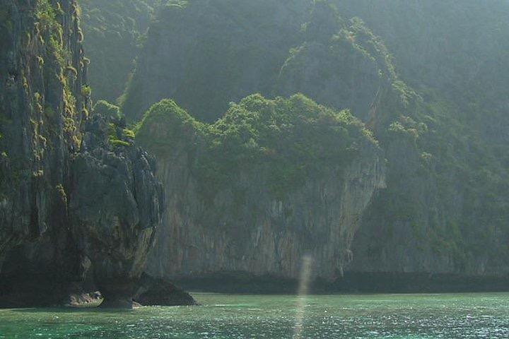 Phi Phi Island Tour by Big Boat van Royal Jet Cruiser (First Class)