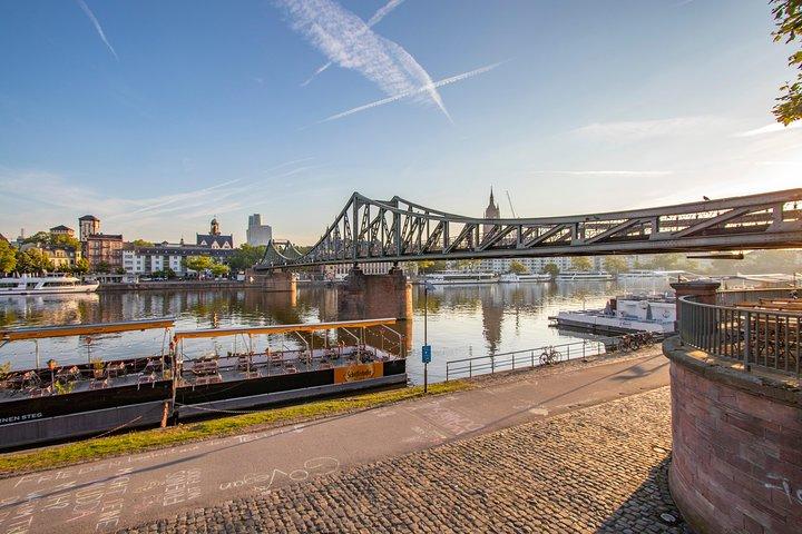 Explore Frankfurt in 60 minutes with a Local