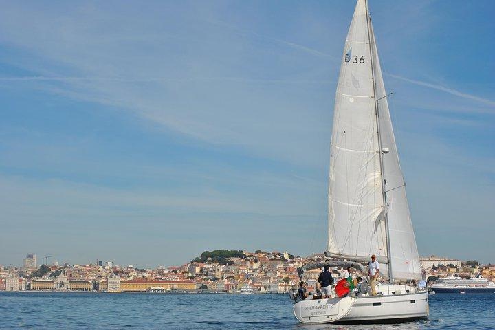 Croisière d'une journée en petit groupe à Lisbonne avec commentaire historique et boisson