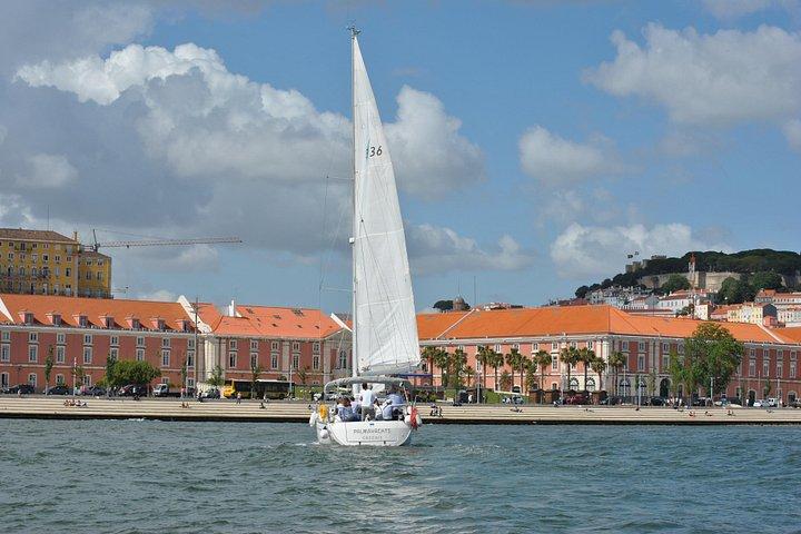 Lisbon Small Group Day Cruise with Historic Commentary & a Drink