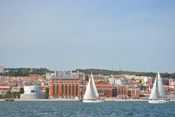 Lisbon Small Group Day Cruise with Historic Commentary & a Drink