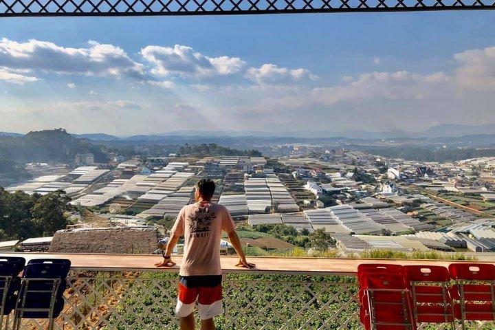 ダラット&ムイネ2日間カーツアー(最低4名様)