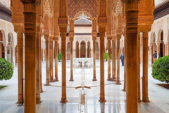 Alhambra Kleingruppentour mit Nasrid, Generalife & Alcazaba