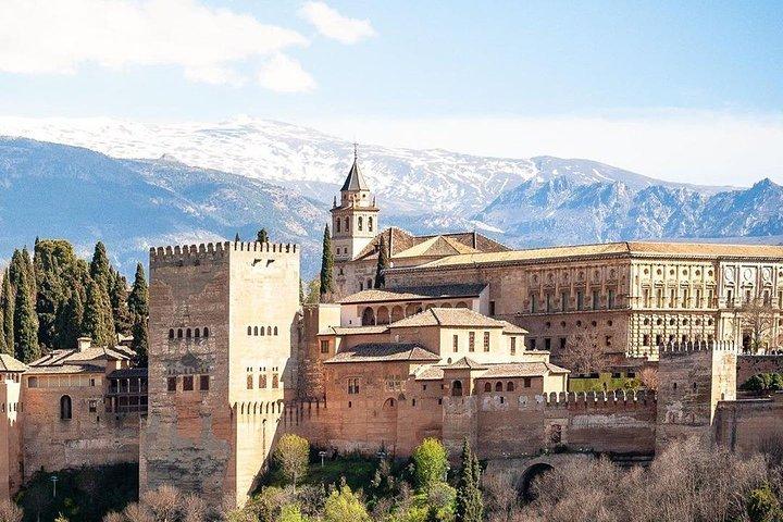 Alhambra Kleingruppentour mit Nasrid, Generalife & Alcazaba