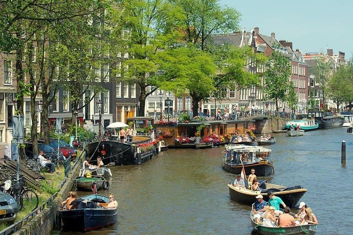 Private Jordaan walking tour with canal cruise