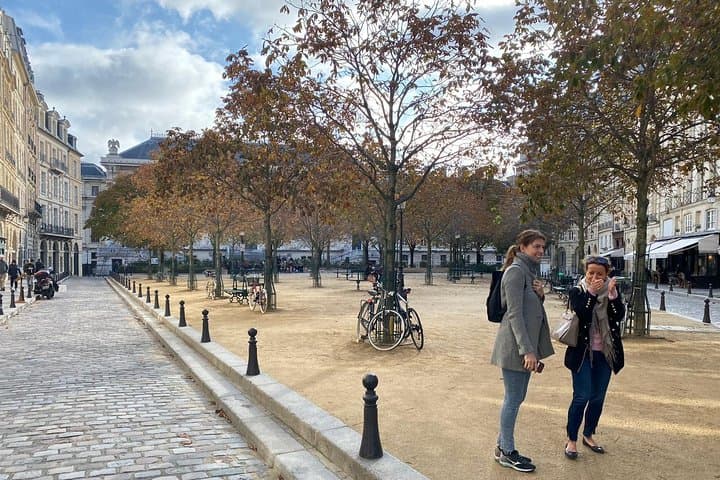 Paris Highlights Tour: Notre-Dame & Louvre Semi-Private & Private