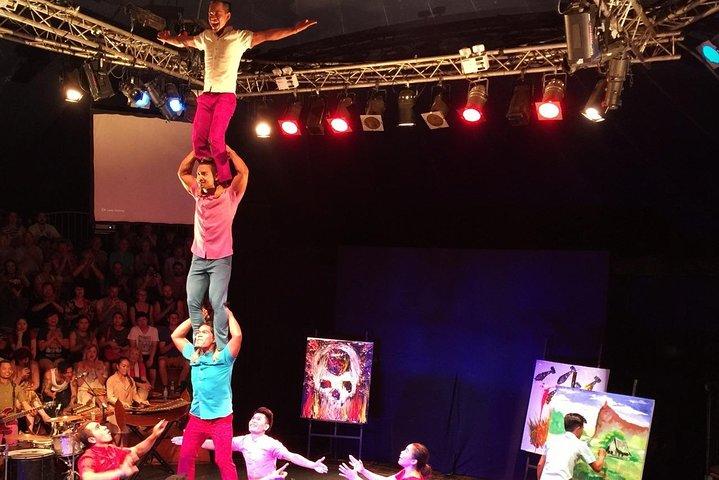 The Cambodia Circus, Phare alle 19:00