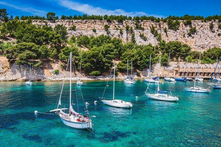 Tour privato di Calanques of Cassis, Aix-en-Provence e degustazione di vini