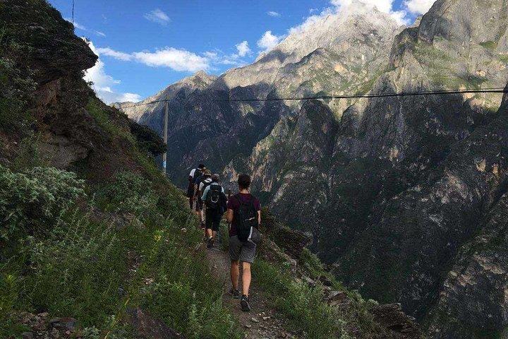 2-tägige Wanderung durch die Tigersprungschlucht ab Lijiang