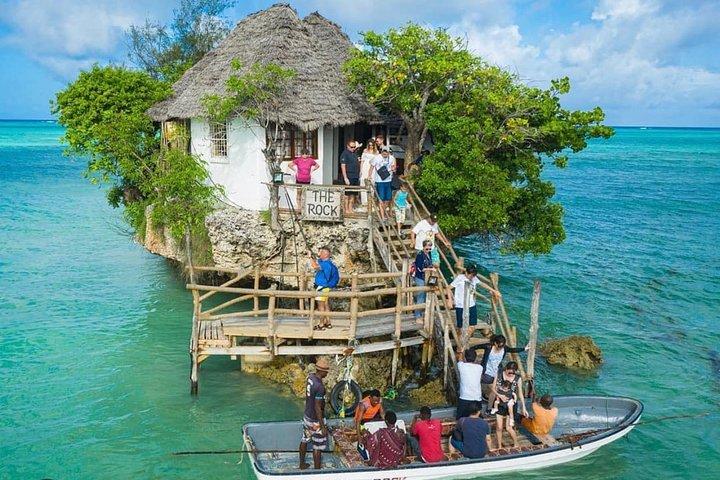 The Rock Restaurant van Speed Boat
