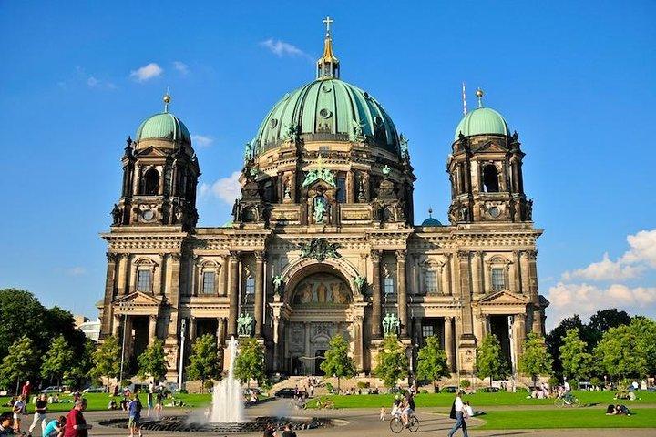 プライベート送迎：高級バンでベルリンからブランデンブルク空港BERまで