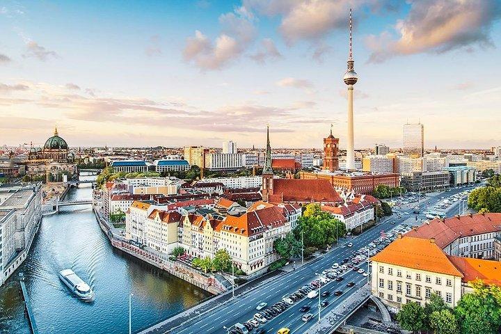プライベート送迎：高級バンでベルリンからブランデンブルク空港BERまで
