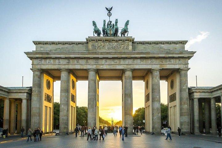 プライベート送迎：高級バンでベルリンからブランデンブルク空港BERまで