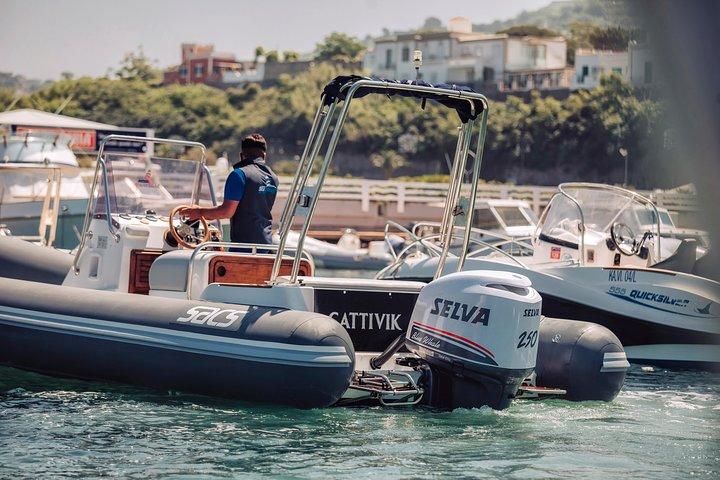 Private Tour der Insel Capri mit dem Boot oder Schlauchboot