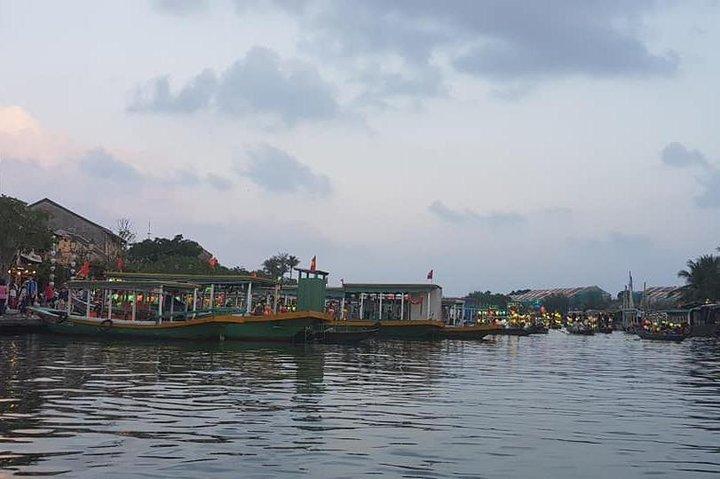 Marmor Mountain - Hoi En gammel by - Sampan Boat Ride- Farverigt natmarked