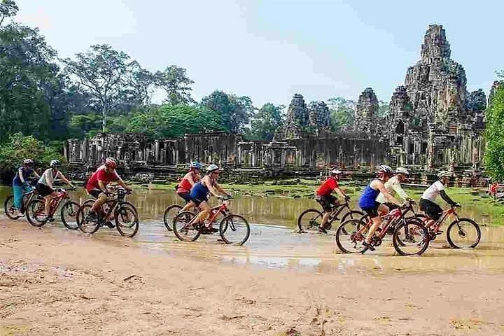 Angkor Wat e Bayon: il sorridente Temple Bike Tour