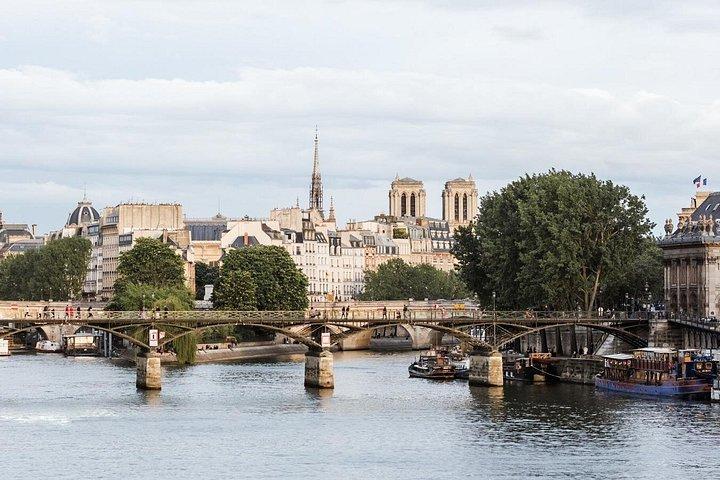 Excursion privée et personnalisée d'une journée à Paris avec un Guide local