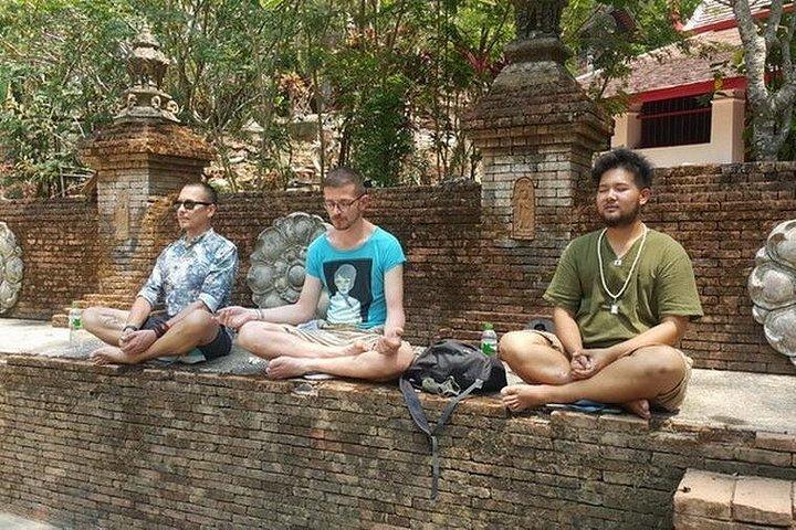 半日、滝寺、チェンマイ、タイの僧kチャット瞑想リトリート
