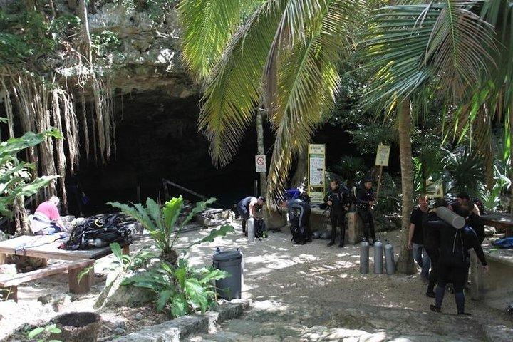 Ga voor 2 duiken in cenote Dos ojos voor gecertificeerde duikers