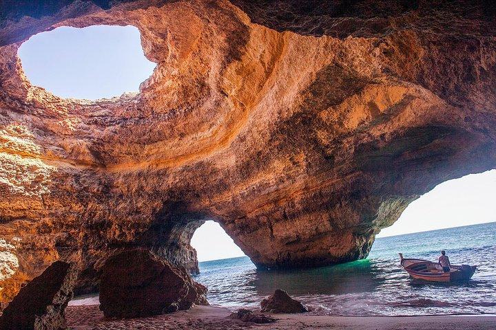 Caverna de Benagil de barco + Carvoeiro + AlgarSeco Caves by Minivan from Lagos
