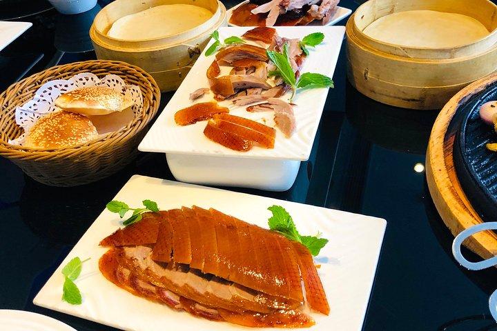 Tour serale privato dello spettacolo dell'Opera di Pechino e cena all'anatra alla pechinese