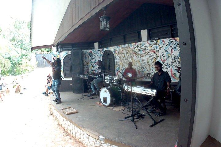 Bob Marleys Mausoleum Tour