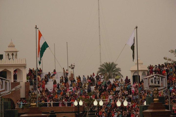 Visite privée du temple d'or et de la frontière de la Wagah avec un déjeuner punjabi authentique