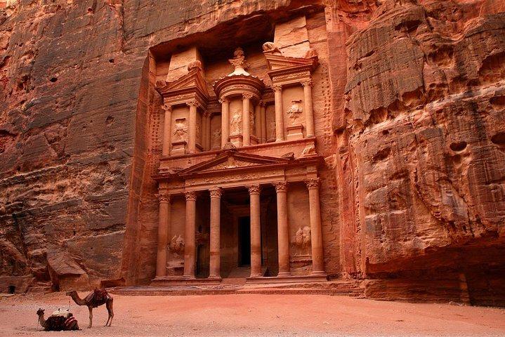 アカバ市からのピックアップ付きプライベートペトラ1日旅行