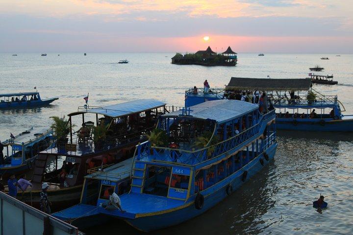 Haft Day Floating Village & Old Market