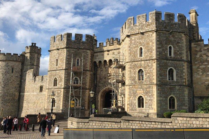Young Victoria's London: Windsor Castle & Kensington Palace