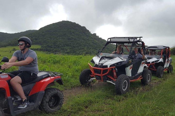 ATVと砂丘バギーコンボツアーのセントキッツのサニーブルーレンタル