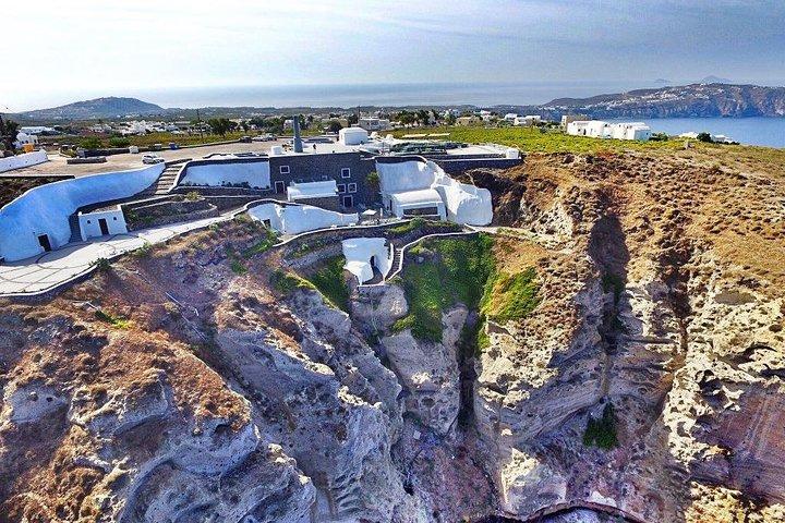プライベートガイド、ワイン博物館、試飲付きのサントリーニ島のワインツアー