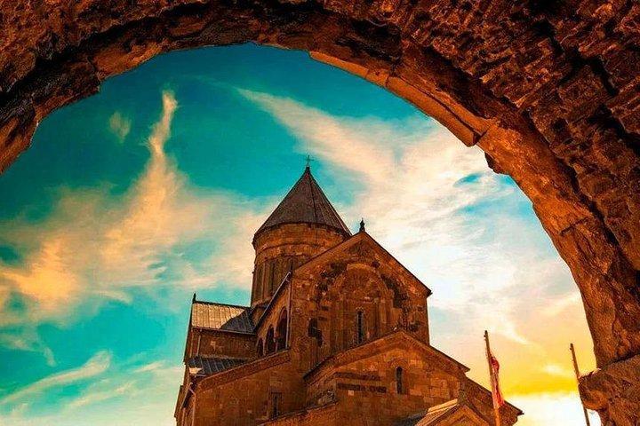 Tour di un'intera giornata Mtskheta-Jvari Gori-Uplistsikhe