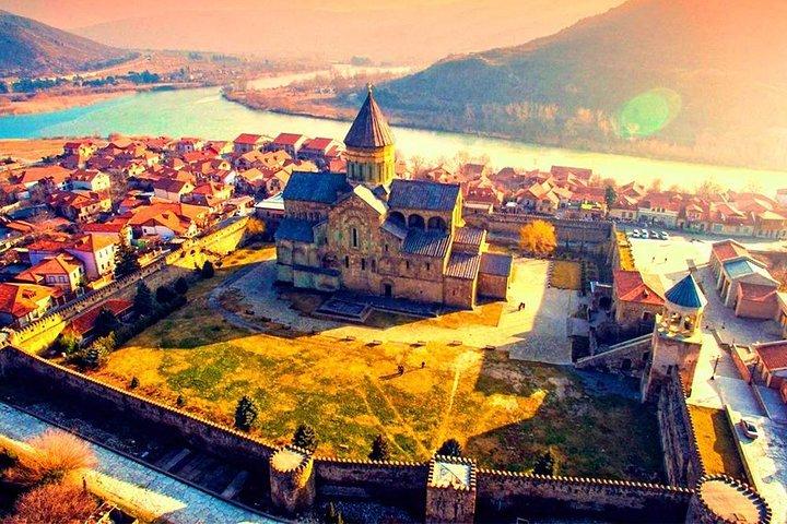 Tour di un'intera giornata Mtskheta-Jvari Gori-Uplistsikhe