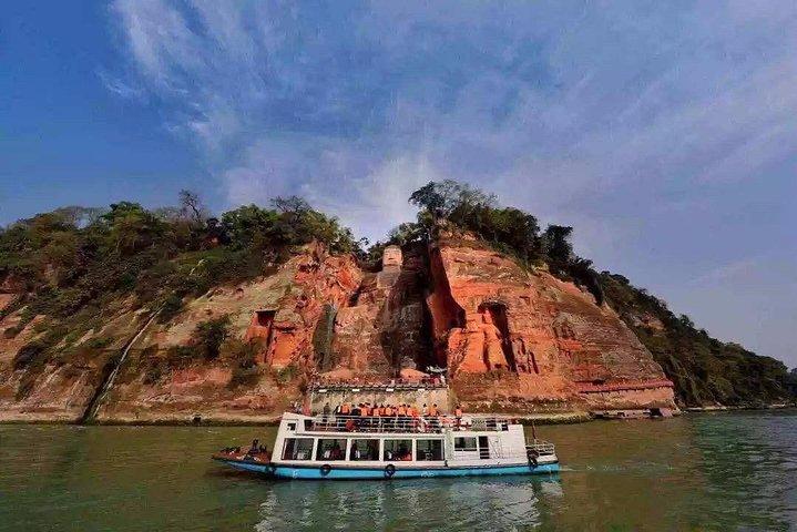 2-Day Private Tour of Leshan Giant Buddha+Emei Mountain Monastery Overnight Stay