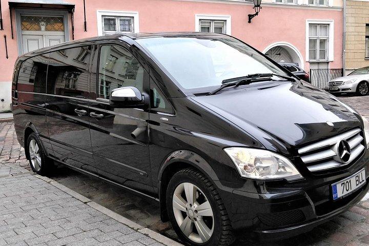 Private 2,5-stündige Tour durch die Altstadt von Tallinn in einem geräumigen Mercedes Minivan