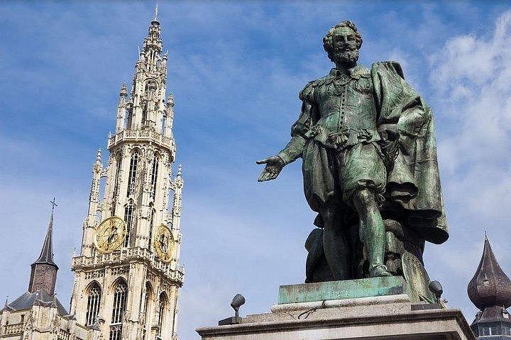 ブリュッセルからのアントワープとゲントの日帰り旅行、アトミウムのフォトストップ付き
