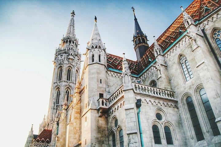 Traslado privado de Praga a Budapest con una parada de turismo en Kutna Hora
