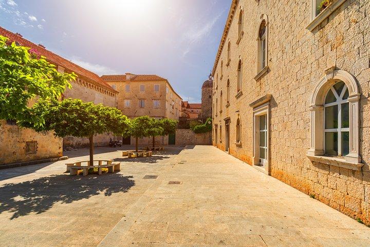 Escursione in barca da un'isola all'altra con pranzo (Trogir, Laguna Blu, Solta)