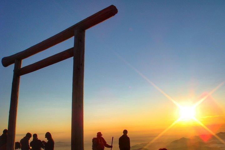 フリーギアで東京から山頂を目指す富士山登山2日間ツアー