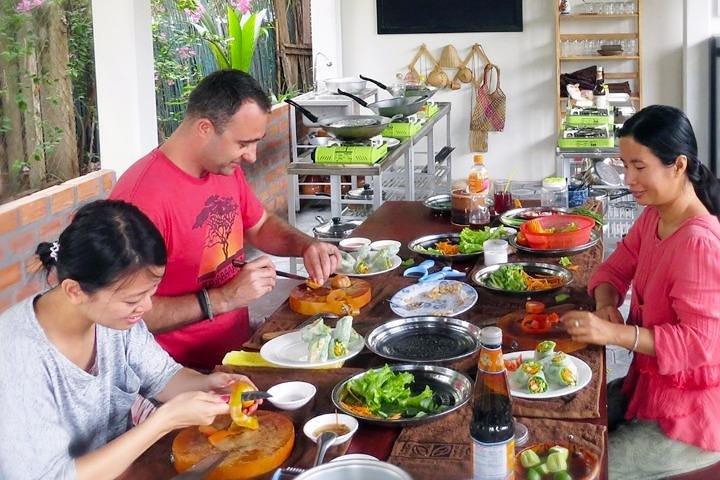 Clase de cocina de pueblo camboyano