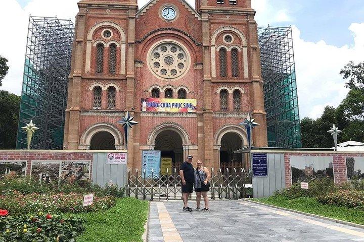 サイゴン市内の見どころ: 車での半日プライベートツアー