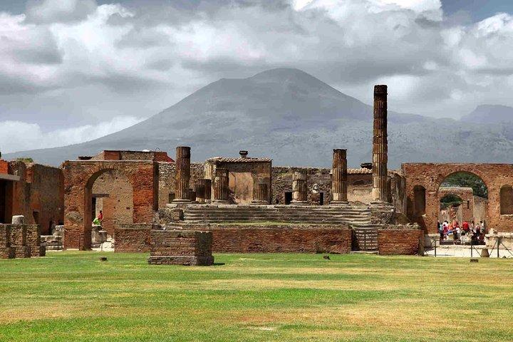 Pompeya tres horas con un guía experto.