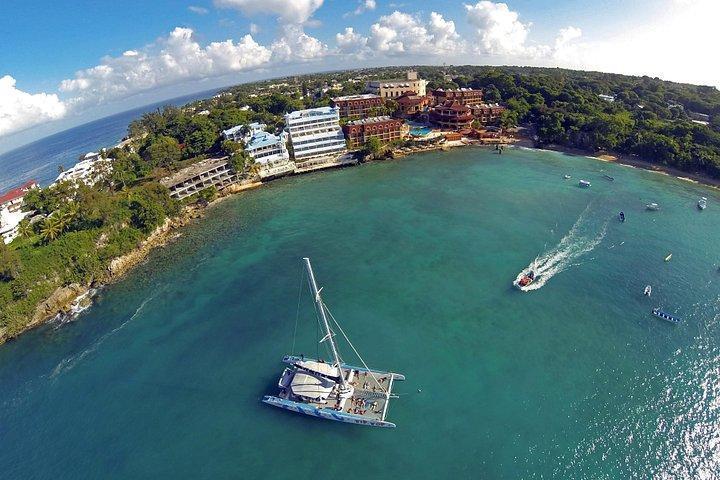 カタマランシュノーケリング オールインクルーシブ日帰りツアー