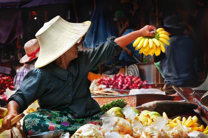 Mercados ferroviarios y flotantes con Brunch libre