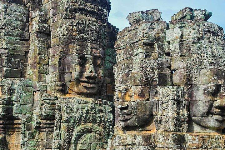 シェムリアップ・アンコールワット日の出または日の入り寺院巡り+ガイド