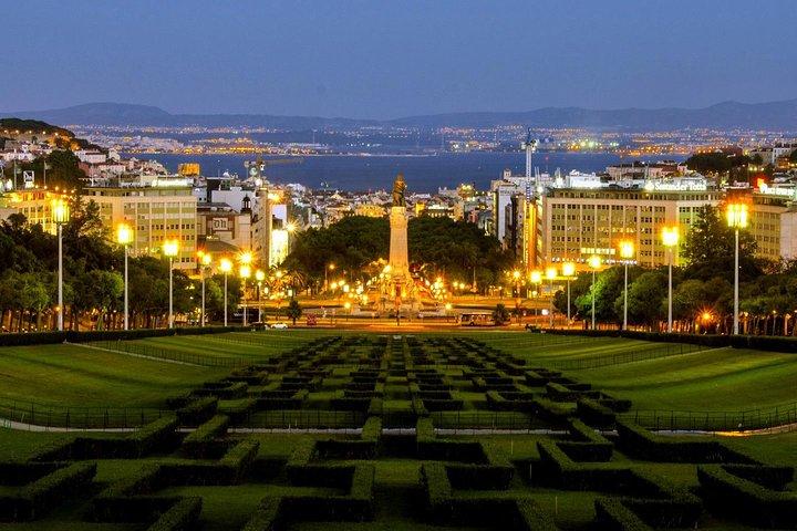 Private Fado Night in Lisbon with Dinner & City Tour